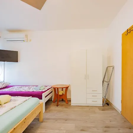 Crowonder Lucky Holiday House With Pool And Patio 30 Meters From The Beach Zadar Exterior photo
