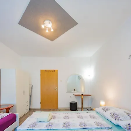 Crowonder Lucky Holiday House With Pool And Patio 30 Meters From The Beach Zadar Exterior photo