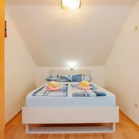 Crowonder Lucky Holiday House With Pool And Patio 30 Meters From The Beach Zadar Exterior photo