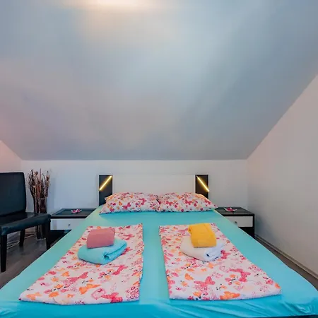 Crowonder Lucky Holiday House With Pool And Patio 30 Meters From The Beach Zadar Exterior photo