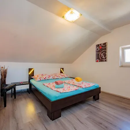 Crowonder Lucky Holiday House With Pool And Patio 30 Meters From The Beach Zadar Exterior photo