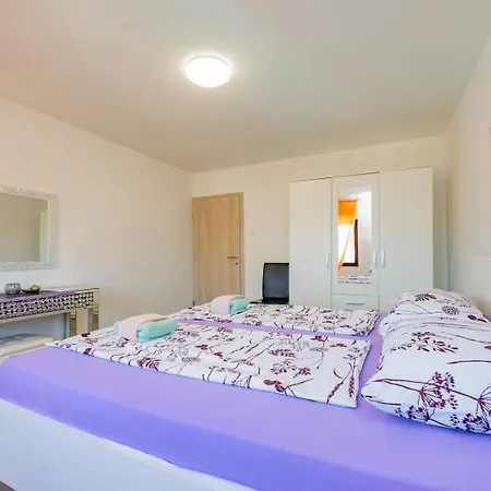 Crowonder Lucky Holiday House With Pool And Patio 30 Meters From The Beach Zadar Exterior photo