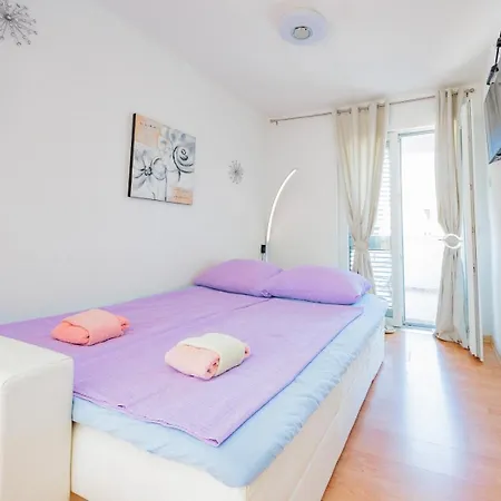 Crowonder Lucky Holiday House With Pool And Patio 30 Meters From The Beach Zadar Exterior photo
