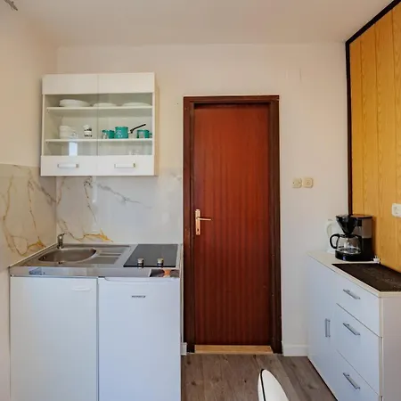 Crowonder Lucky Holiday House With Pool And Patio 30 Meters From The Beach Zadar Exterior photo