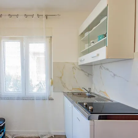 Crowonder Lucky Holiday House With Pool And Patio 30 Meters From The Beach Zadar Exterior photo