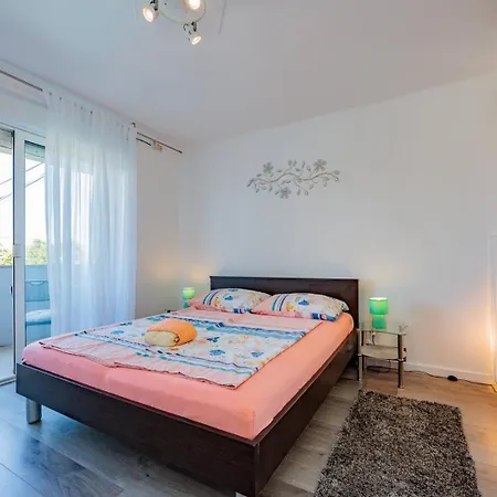 Crowonder Lucky Holiday House With Pool And Patio 30 Meters From The Beach Zadar Exterior photo