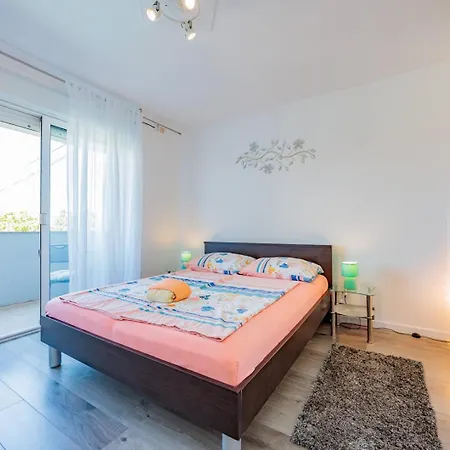 Crowonder Lucky Holiday House With Pool And Patio 30 Meters From The Beach Zadar Exterior photo