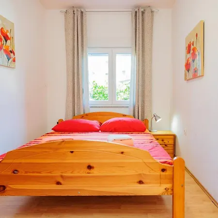 Crowonder Lucky Holiday House With Pool And Patio 30 Meters From The Beach Zadar Exterior photo