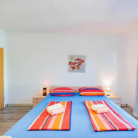 Crowonder Lucky Holiday House With Pool And Patio 30 Meters From The Beach Zadar Exterior photo