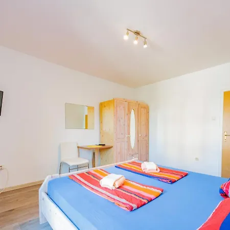Crowonder Lucky Holiday House With Pool And Patio 30 Meters From The Beach Zadar Exterior photo