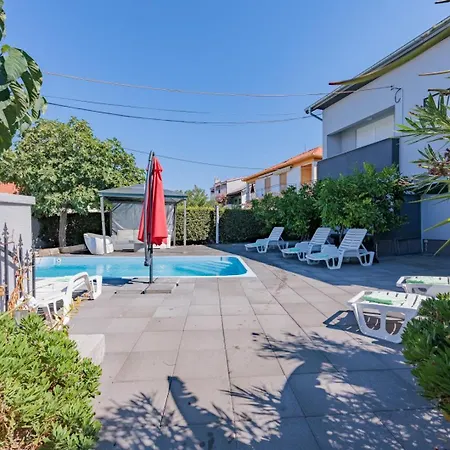 Crowonder Lucky Holiday House With Pool And Patio 30 Meters From The Beach Zadar Exterior photo