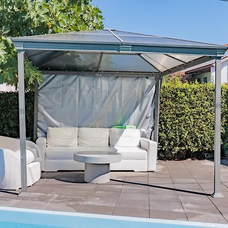 Crowonder Lucky Holiday House With Pool And Patio 30 Meters From The Beach Zadar Exterior photo