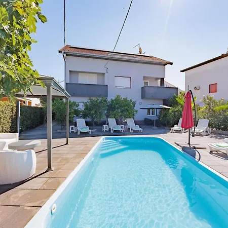 Crowonder Lucky Holiday House With Pool And Patio 30 Meters From The Beach Zadar Exterior photo