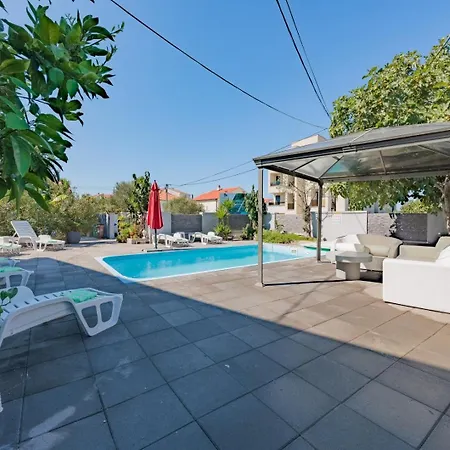 Crowonder Lucky Holiday House With Pool And Patio 30 Meters From The Beach Zadar Exterior photo