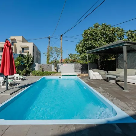 Crowonder Lucky Holiday House With Pool And Patio 30 Meters From The Beach Zadar Exterior photo
