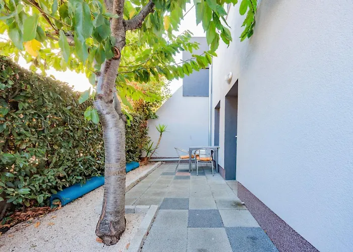 Crowonder Lucky Holiday House With Pool And Patio 30 Meters From The Beach