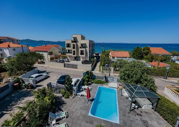 Crowonder Lucky Holiday House With Pool And Patio 30 Meters From The Beach