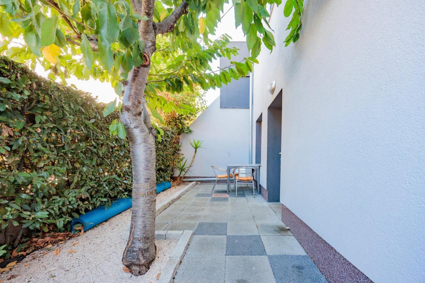 Crowonder Lucky House With Pool And Patio 30 Meters From The Apartment