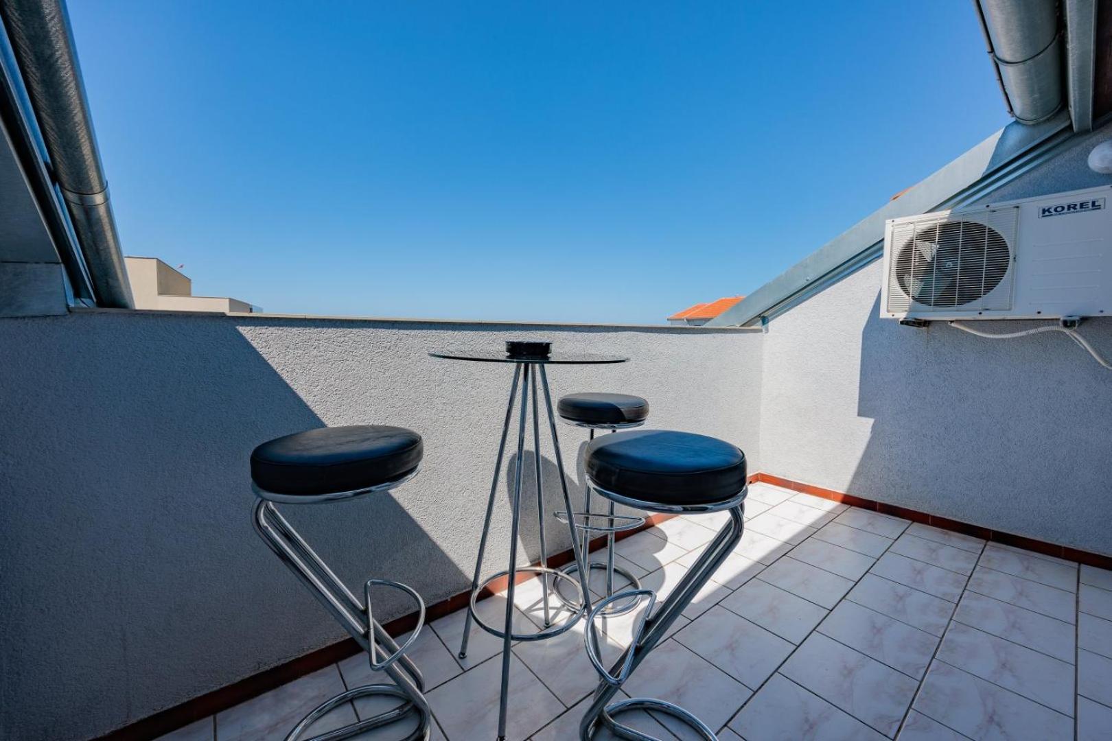 Crowonder Lucky House With Pool And Patio 30 Meters From The Apartmán