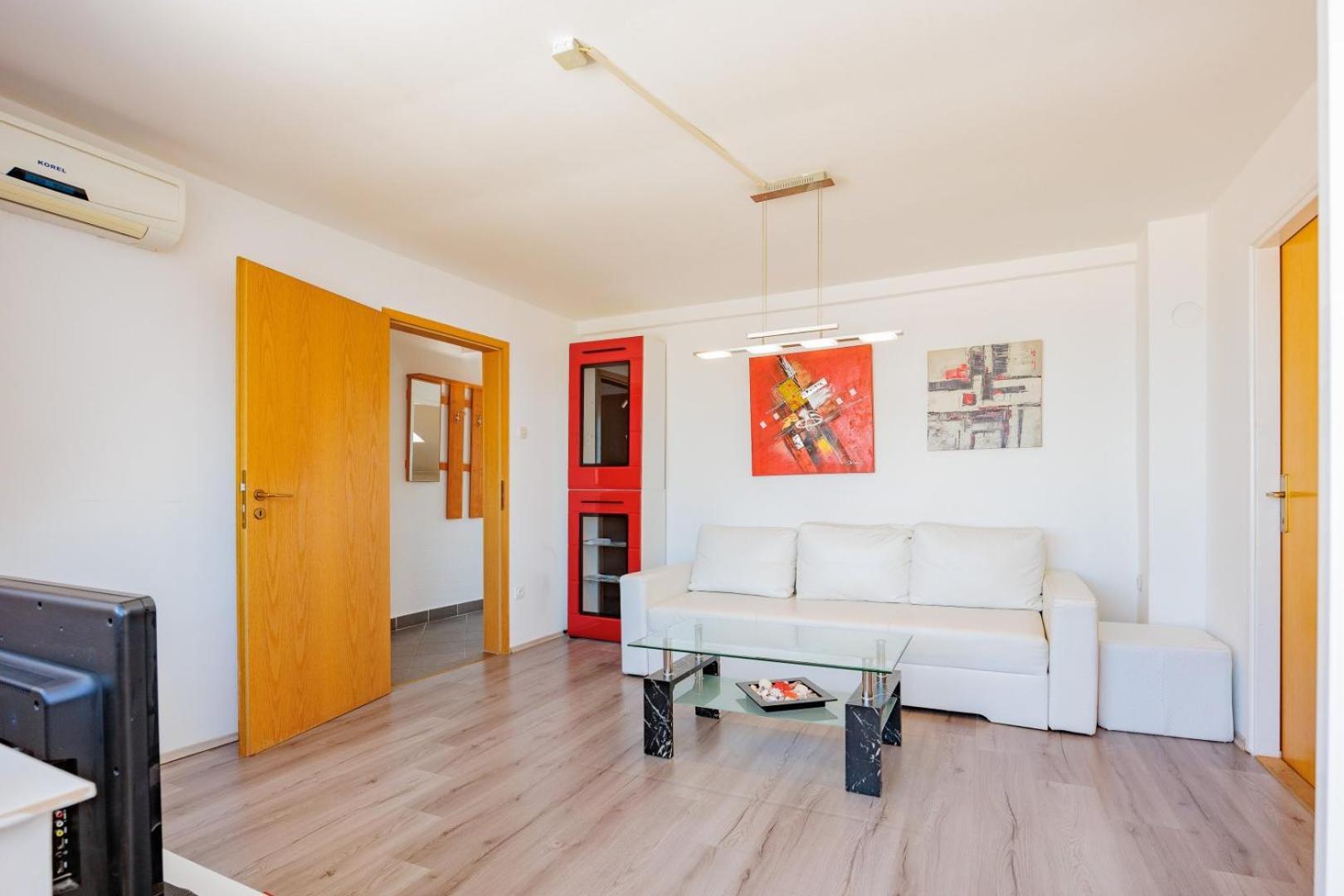 Crowonder Lucky House With Pool And Patio 30 Meters From The Apartmán Zadar