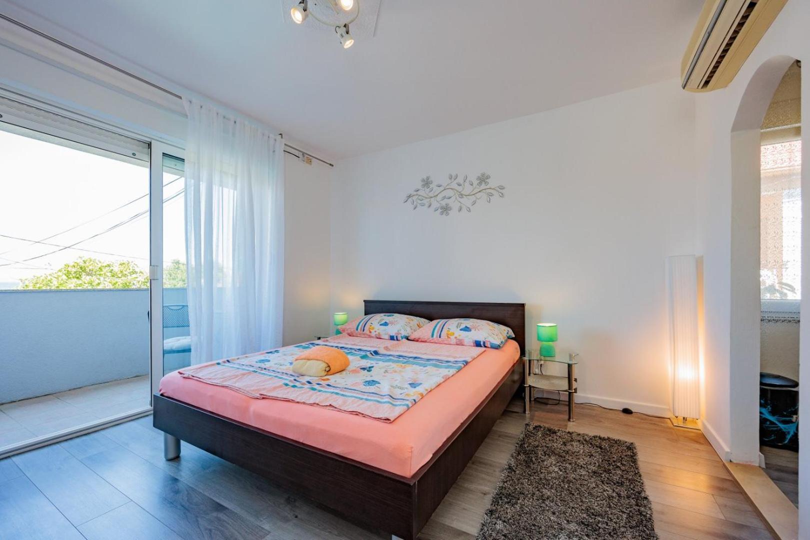 Crowonder Lucky House With Pool And Patio 30 Meters From The Apartmán