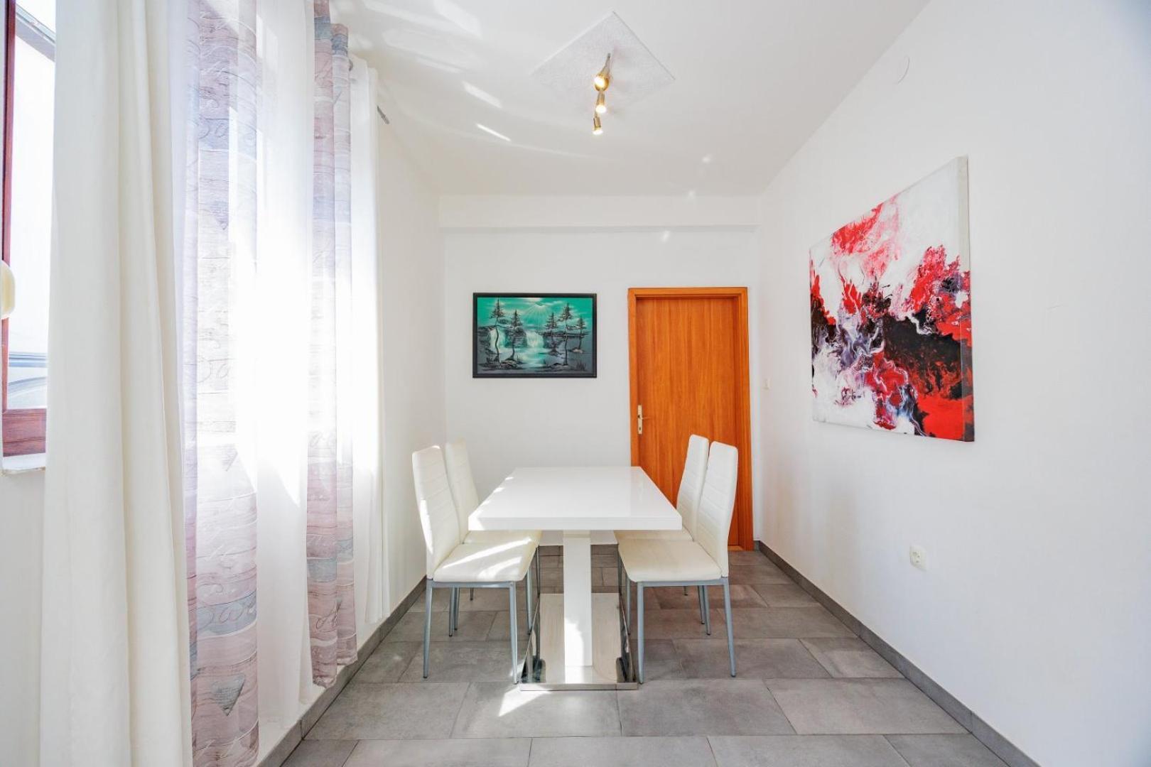 Apartment Crowonder Lucky House With Pool And Patio 30 Meters From The