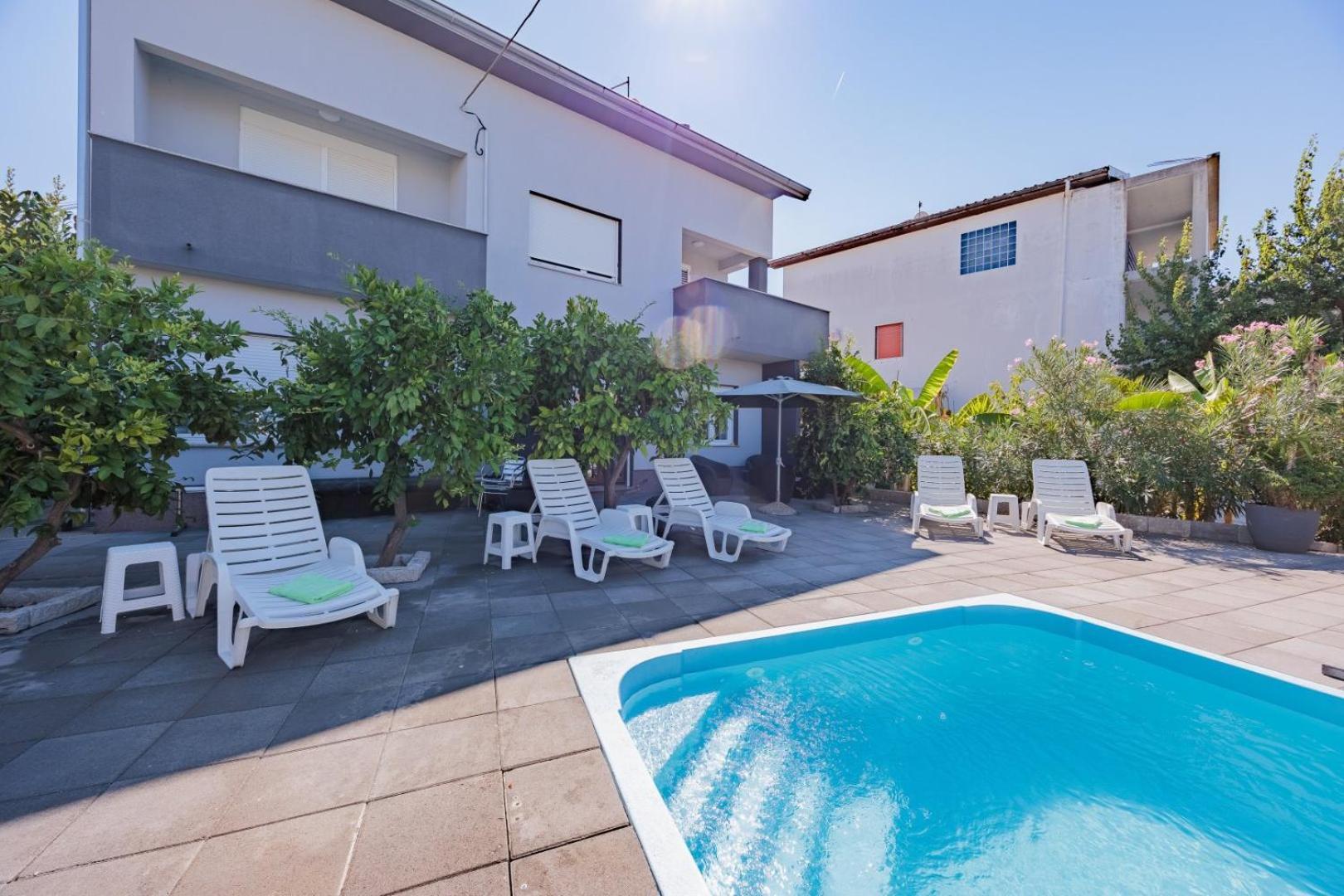 Crowonder Lucky House With Pool And Patio 30 Meters From The Apartment