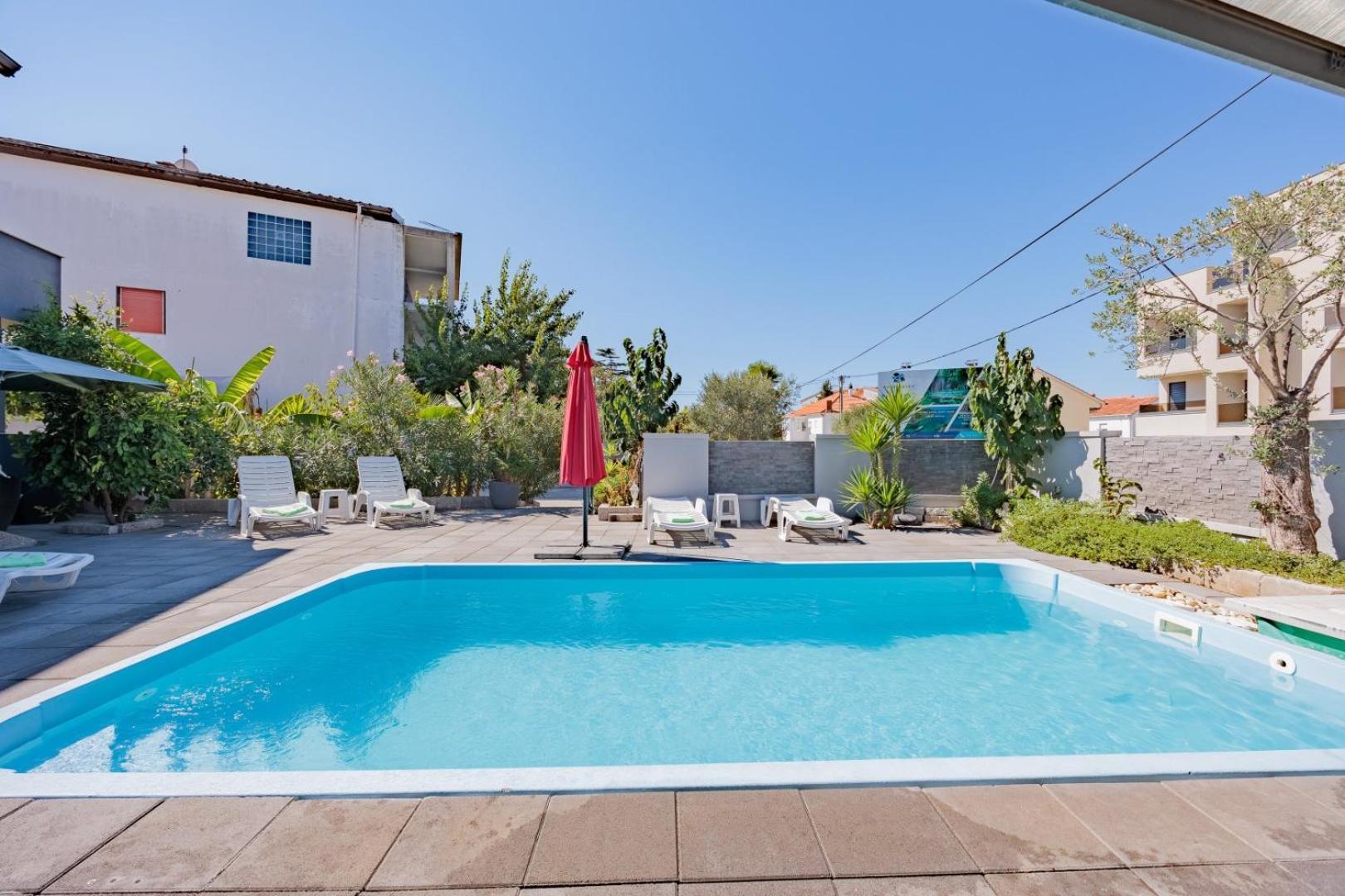 Apartment Crowonder Lucky House With Pool And Patio 30 Meters From The *